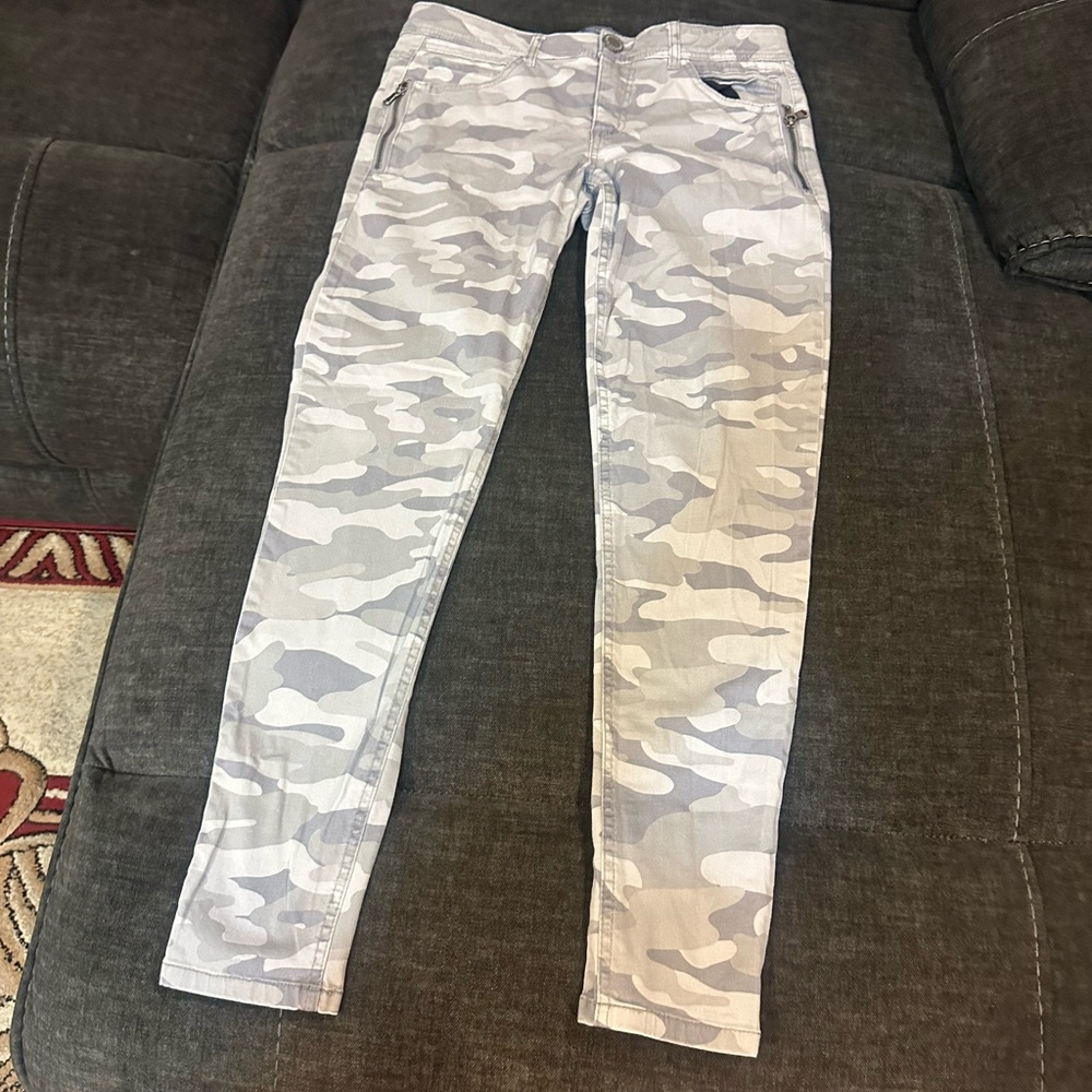 WIT & WISDOM Camouflage Women's PANTS Size 8 in excellent condition